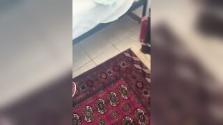 Le piace proprio tanto prenderlo dall'amico africano