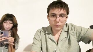 Giovane fidanzata fica pompino in live