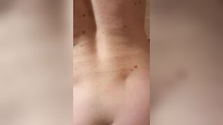 Mi scopa in doccia e mi viene in bocca