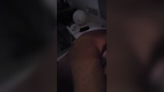 E' una zoccola una vera troia