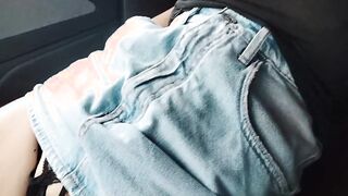 Moglie accompagnata dall'amante vestita da troia