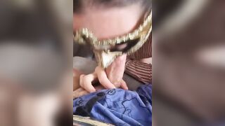 Pompino amatoriale moglie con mascherina amatoriale