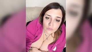 Ce l'ho qua sparato sul clitoride ci vuole un pochetto per venire