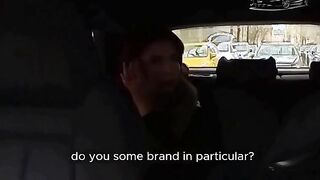 Milf italiana paga taxi UBER in natura facendosi scopare in auto