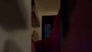 Sono sola in casa giochi con me?