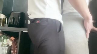 Coinquilina bionda si fa inculare in cucina