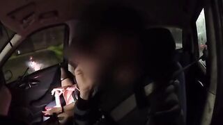 Pompino in macchina davanti a puttane e curiosi