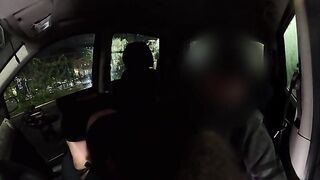 Pompino in macchina davanti a puttane e curiosi