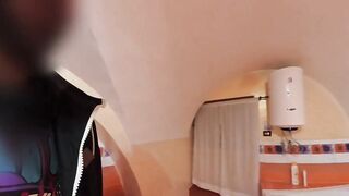 Mostrare moglie esibizionista a delivery e farla scopare dal moreno