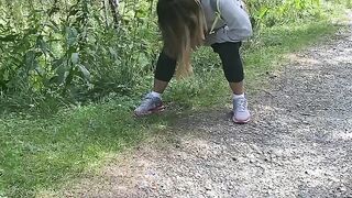 Che bello fare pipì all’aria aperta! Cercami