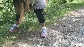 Che bello fare pipì all’aria aperta! Cercami