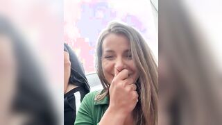 Inculami ma guarda che non venga gente