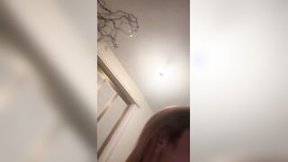 Lo faccio venire in bocca questo bel cazzo duro?