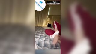 Michelle Comi piedi solletico