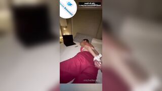 Michelle Comi piedi solletico