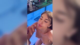 Una calda venuta in faccia su questa maiala