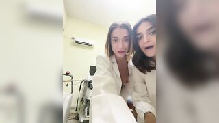 Con amica dal ginecologo per provarci in live