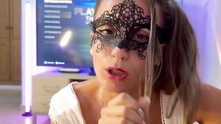 Lascia perdere la play e fammi succhiare questo bel cazzone