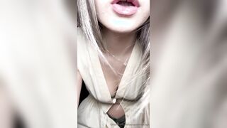 Tettone e culo niente male la bionda ITA