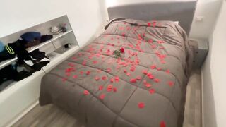 Sorpresa di San Valentino per fidanzata mora italiana