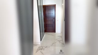 Esibizionista eccita delivery