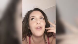 Ho perso la verginità con un ditalino