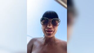 Milf tettona in live in vacanza