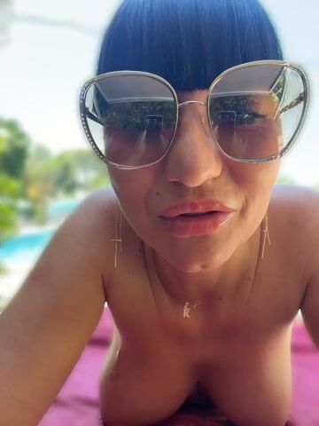 Milf tettona in live in vacanza