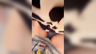 In moto eccitata con uno sconosciuto