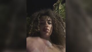 Si masturba al parco esibizionista italiana fica
