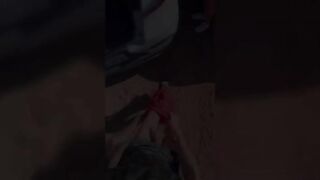 Fidanzata troia sega guardone in macchina