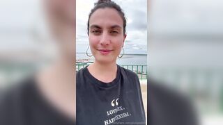 Mi tocco per voi in vacanza nella casa al mare