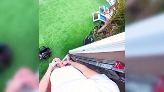 Due fiche ci provano col tipo della piscina