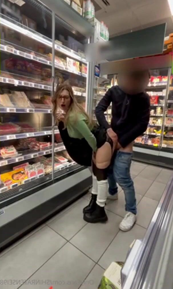 Sveltina al supermercato coppia italiana
