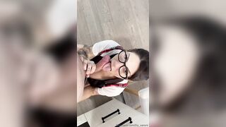 AI tuoi piedi succhiandoti il cazzo