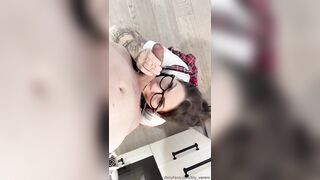 AI tuoi piedi succhiandoti il cazzo