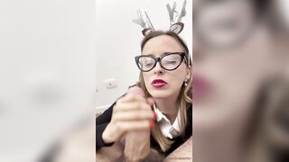 Joi amatoriale succhiando il cazzo