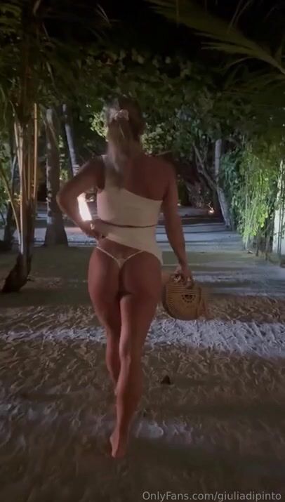 Passeggiata Milf esibizionista outdoor