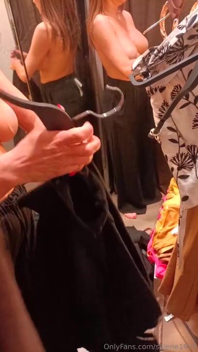 Milf italiana in camerino