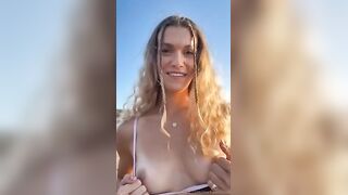 Voglio farti un pompino sugli scogli amore