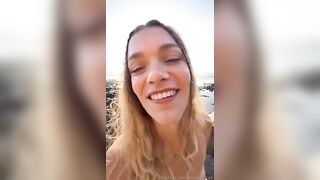 Voglio farti un pompino sugli scogli amore