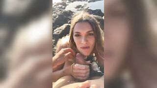 Voglio farti un pompino sugli scogli amore