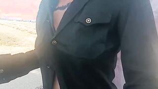 Milf italiane in moto mostrando le tette