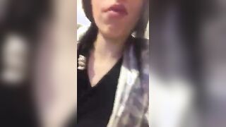 Jennifer diretta Periscope si palpa le tette