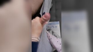 Sputa la sborra sul cazzo