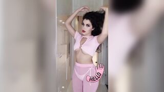 Valentina Nappi in rosa