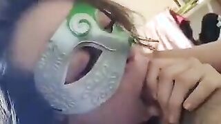 Pompino fidanzata fica con mascherina