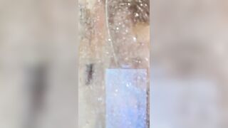 Moglie porca in doccia