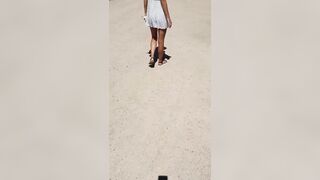 Le piace fare la troia in pubblico - Moglie esibizionista