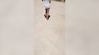 Le piace fare la troia in pubblico - Moglie esibizionista